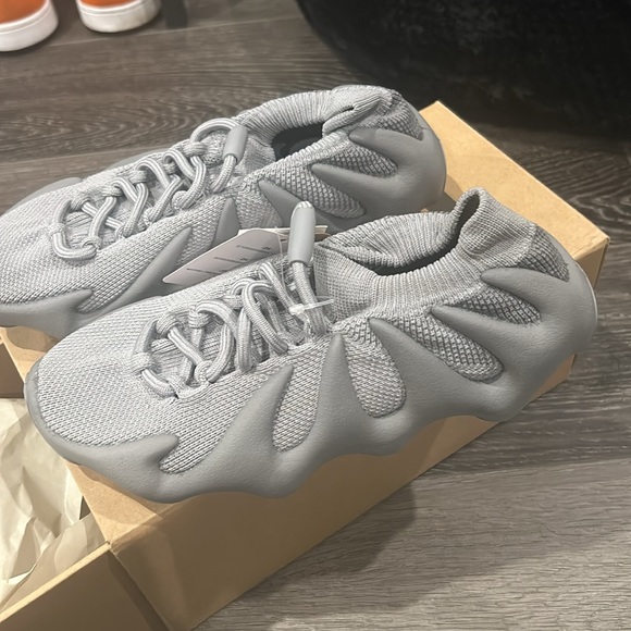 Yeezy 450 BRAND NEW, NEVER WORN, AUTHENTIC! - Picture 5 of 6